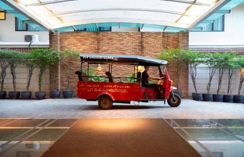 S.M. GRANDE RESIDENCE