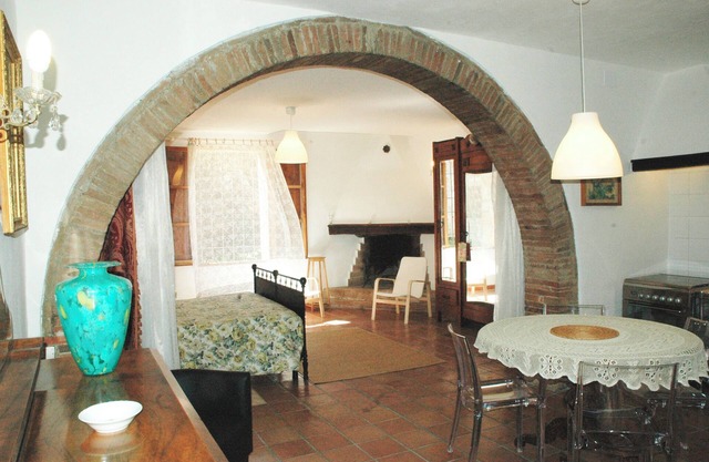 S.M.L'ARCO a dip in the green, in the heart of Tuscany