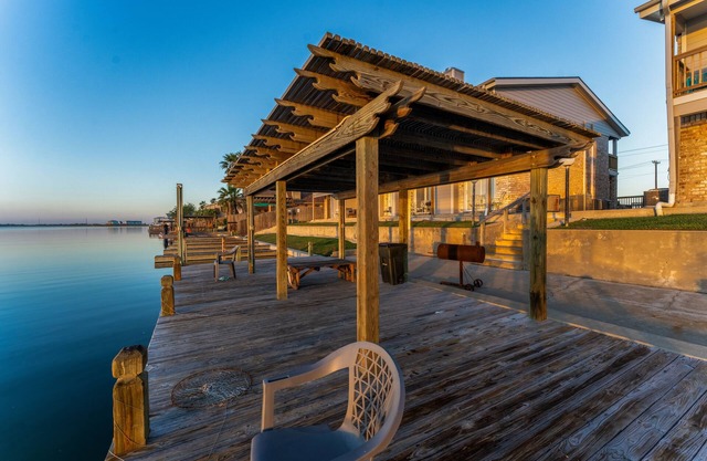 SA7 Family-Friendly Condo : Waterfront, Pool, 2 Blocks From Beach, & Fishing