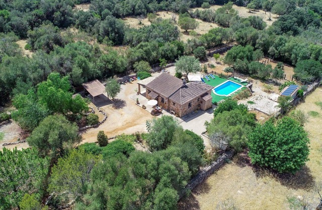 SaCabanya - Quaint little house with pool