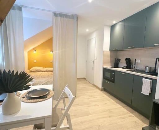 /Sacré studio/wifi/parking privé