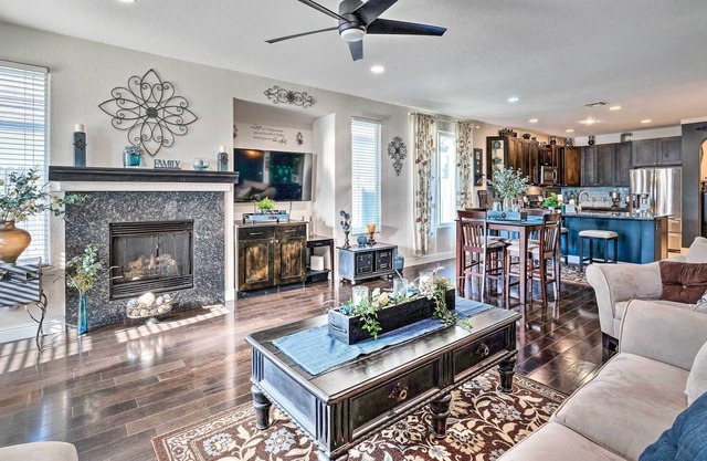 Sacramento Getaway ~ 10 Mi to Dtwn!