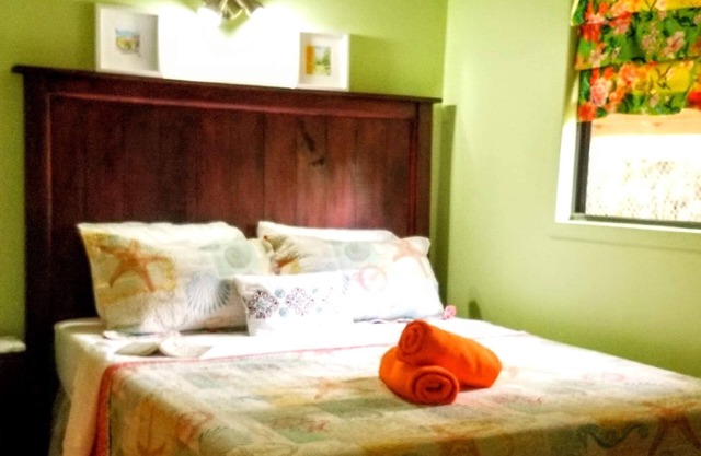 Safe, cozy Creole Cottage. Off the beaten path, and close to everything.