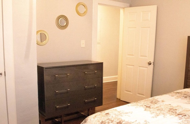 Safe, quiet, neighborhood. Near everything!