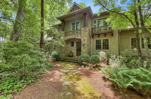 Sagee Woods | Exquisite, Beautifully Furnished Contemporary Home