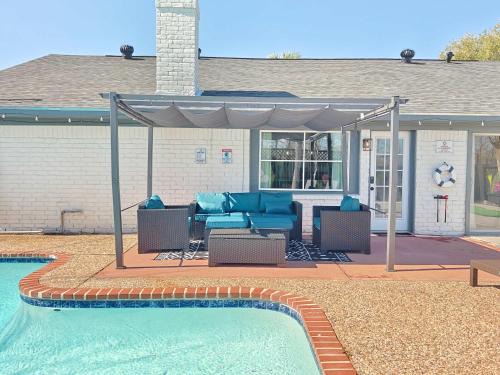 Sageview Cottage - 4 BDR with Pool Pet Friendly