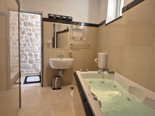 Saint James Apartment