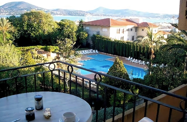 Saint Tropez - center apartment with pool