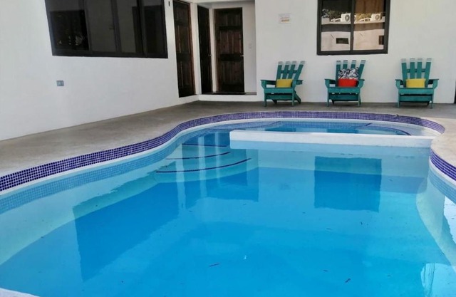 Salinas Beach House Monterrico Casa 2, con piscina privada
