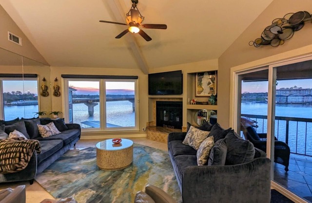 Sally's Blue Pearl 3 Br/2 Bath - Dec. 2025 Discounts. INQUIRE FOR PRICE!