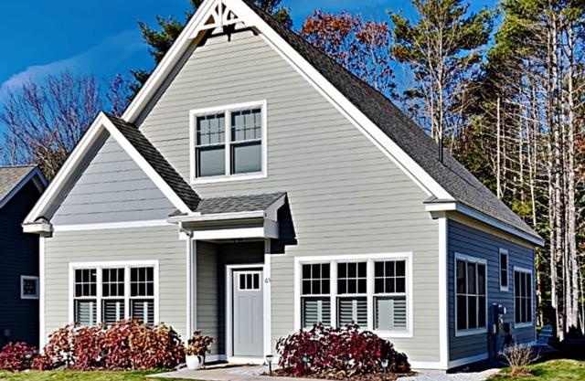 Salt Life A Charming Cottage loaded w/Amenities Inc. Pool