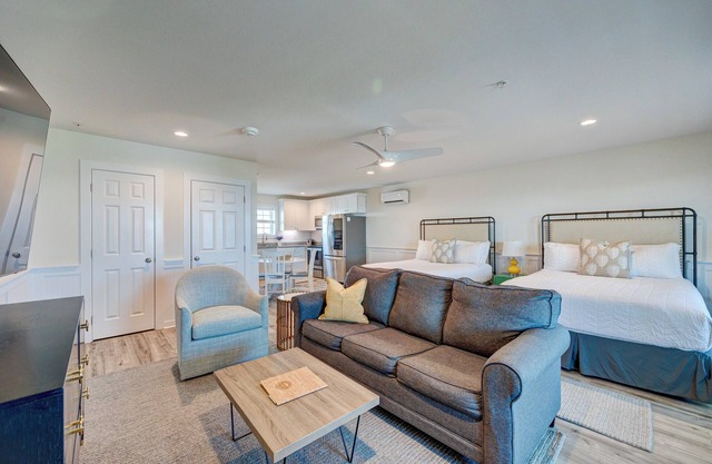 Saltwater Suites Adjacent 1st Floor (107, 108)