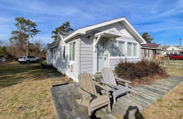 Salty Sailor - 2BR , close to Memorial Park Pet friendly LINENS AND TOWELS