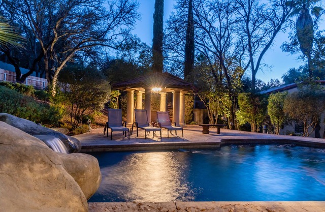 San Antonio Estate-Expansive Wine Country Villa with Pool, Spa and Office!