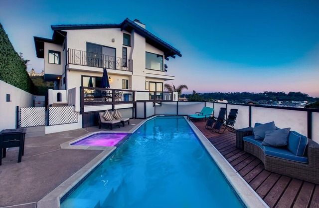 San Diego Villa heated pool, jacuzzi and sunset-views