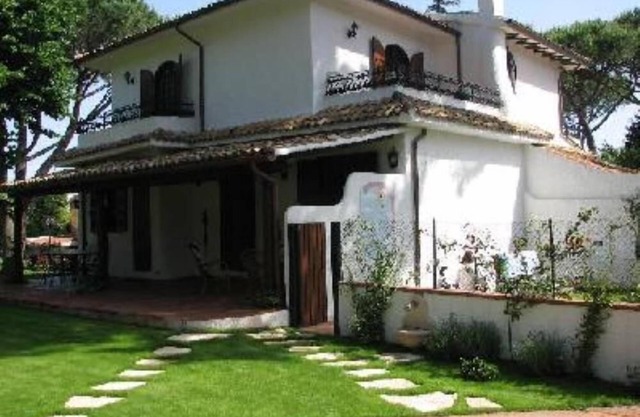 San Felice Circeo: Magnificent Villa in an exclusive residence on the sea with private access to beach