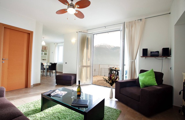 San Siro Residence – Lake View Home With Pool by Italian Apartments.