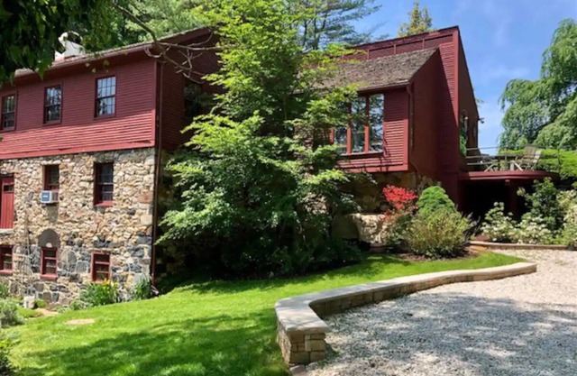 Sanctuary in a 300 year old restored mill in the countryside. Dog Friendly!