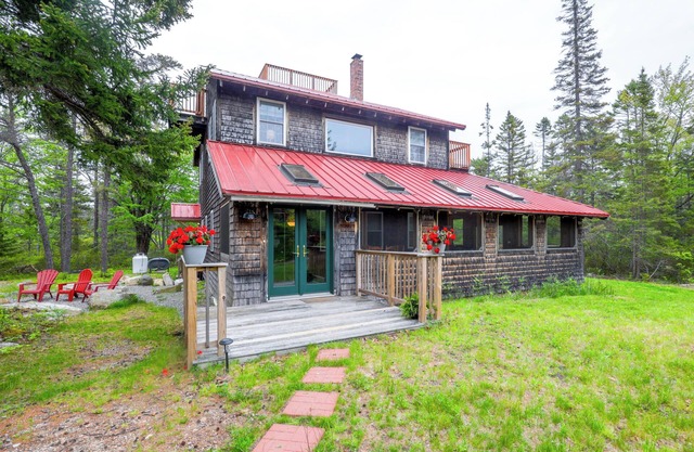 Sand Cove House - privacy, space and natural beauty