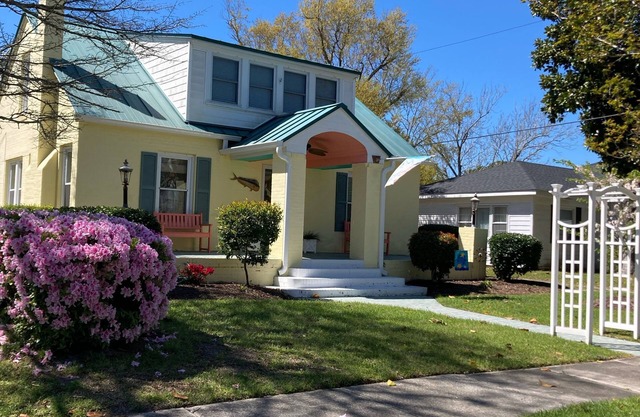 Sandbar Cottage - Close to downtown Morehead City