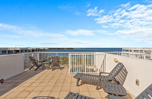 Sandpiper PH-08 ~ Destin West End-Unit Penthouse ~ Lazy River ~ Amazing Views ~ Rooftop Grill