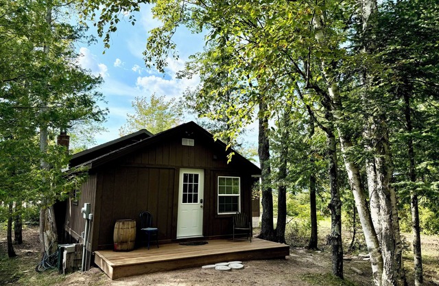 SandRiver Cabin -Relax on the mouth of the SandRiver with views of Lake Superior