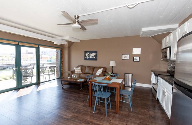 Sandusky Bay Waterfront Views For Four!