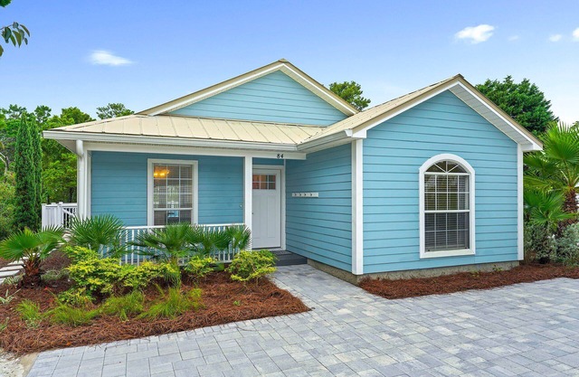 Sandy Daze - Vacation Rental on 30A Close to the Beach with Hot Tub
