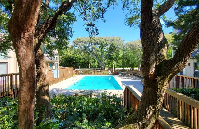Sandy Feet Retreat! Wonderful Oceanside Townhome Sunday to Sunday