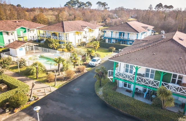 Sanguinet beautiful apartment sleeps 4/6 in residence with swimming pool in the center of town and.