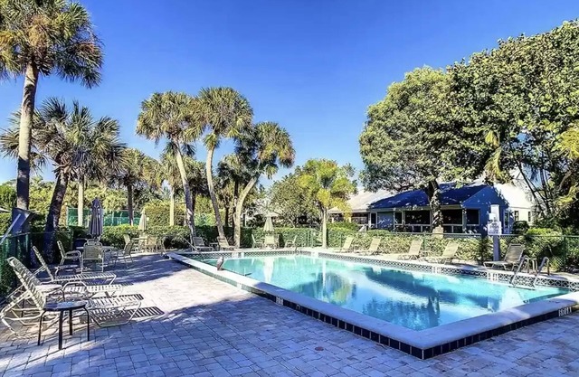 Sanibel Dream Cottage Near Beach w/Heated Pool, Bikes & More!