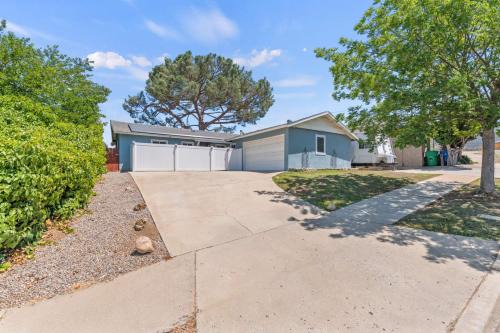 Santee Home Away From Home-Next to parks & trails