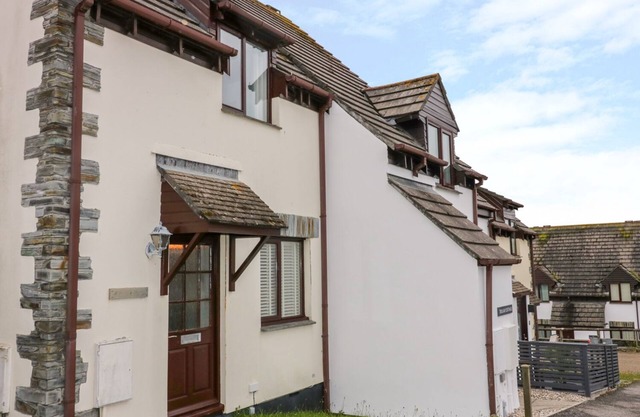 SARAH'S COTTAGE, family friendly, with a garden in Padstow