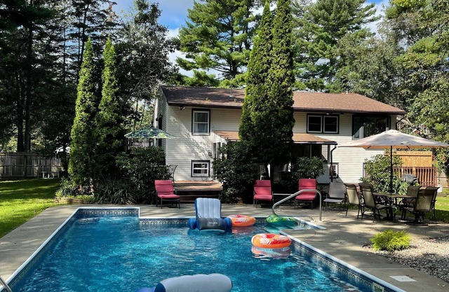 Saratoga Home 4 min from Track with Pool, Hot Tub and Sauna!