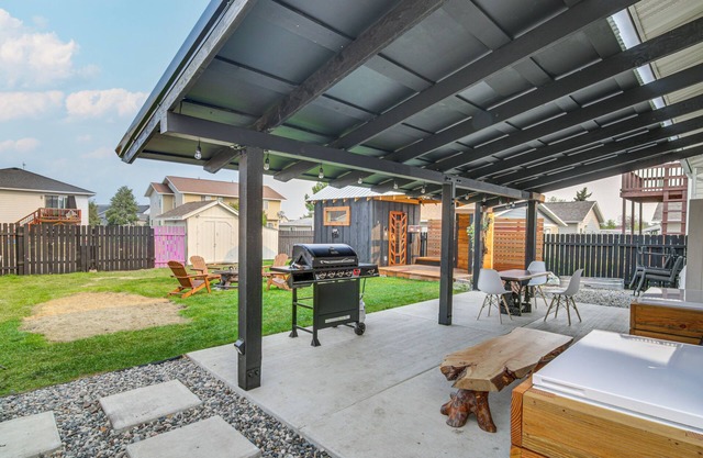 Sauna, Cold Plunge & More! Belgrade Getaway