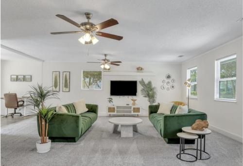 Savannah Pool Home, Game Rm, Sleeps 8, Pet Frndly