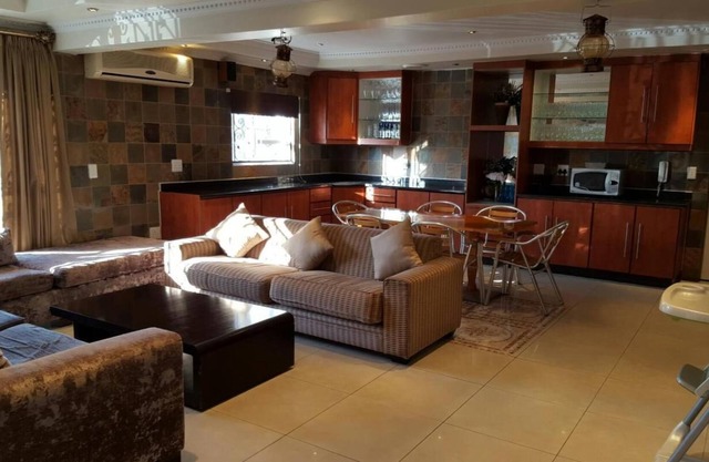 Savoy Lodge with Breakfast included! - Nice Standard Double room 4