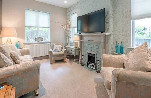 Saxon Lodge Cottage near beach, Felixstowe
