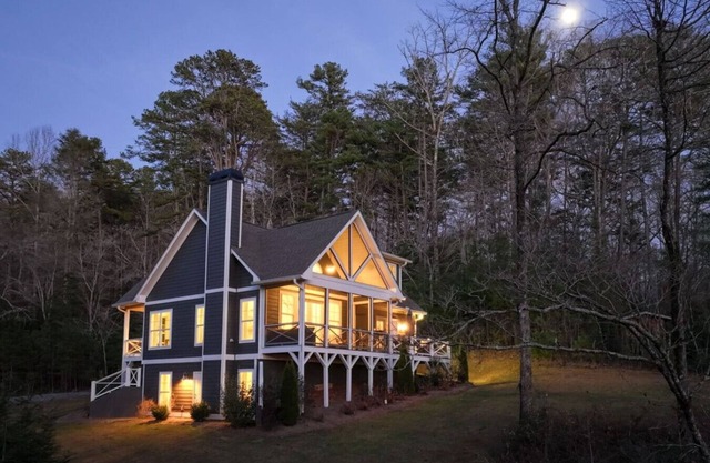 Scenic 4BR|3BA Contemporary Lake Burton Home