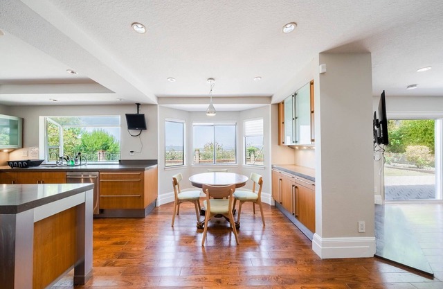 Scenic City Views near DISNEYLAND and DTLA (sleeps 16)