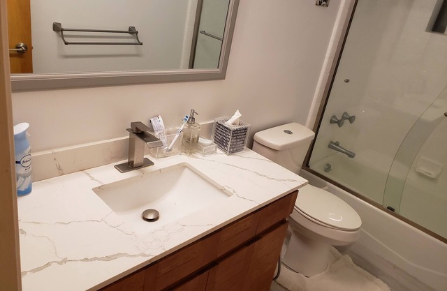 Scenic Hayward Hills Unit with Separate Entrance