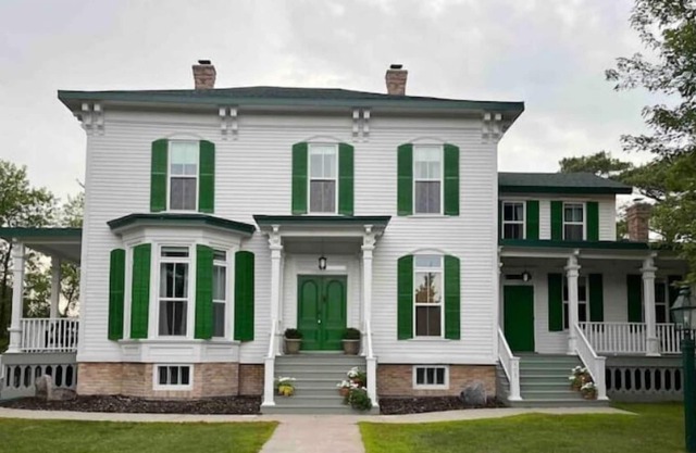 Scenic River Views / Screened Porch / Restorative Getaway