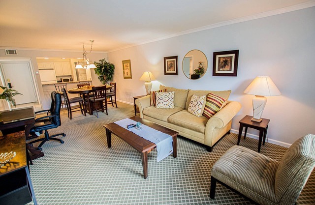 Scenic Water View Condo in Golf Resort | Cozy Ground Floor 1BR | Ideal for Work/Relaxation