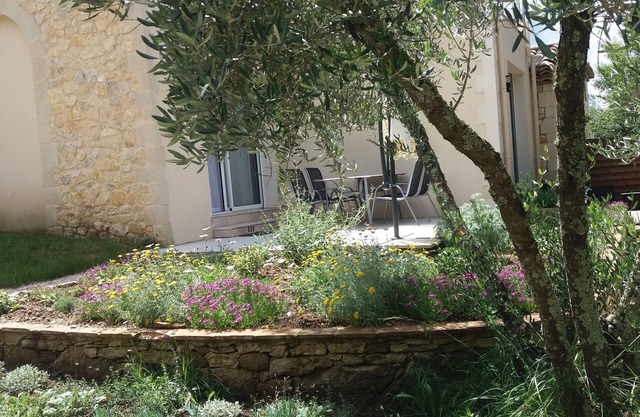 Schönes Ferienhaus in Einem Anwesen mit Pool in der Nähe des Stadtzentrums Uzès