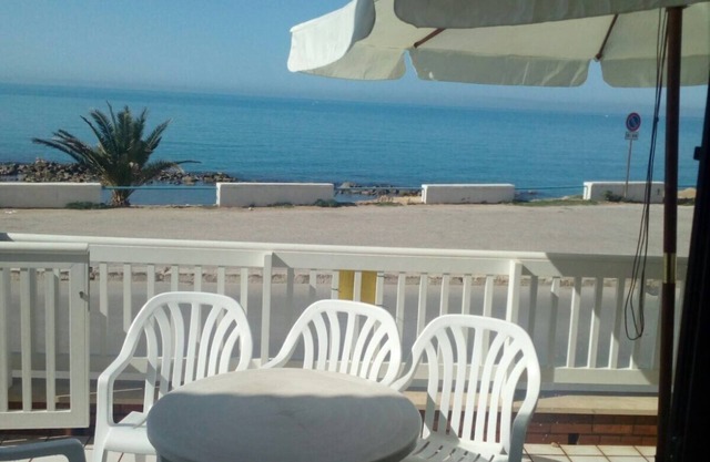 SCOGLETS: OPEN SEA VIEW 20 MT FROM THE AIR CONDITIONED SEA