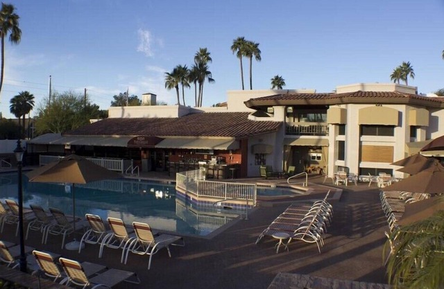 Scottsdale Cozy 2BR Condo with Outdoor Fireplace