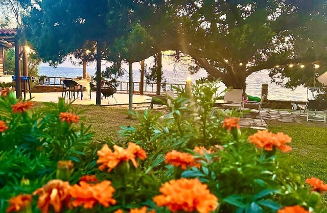 Sea and Garden View Apartment - Genari Beach