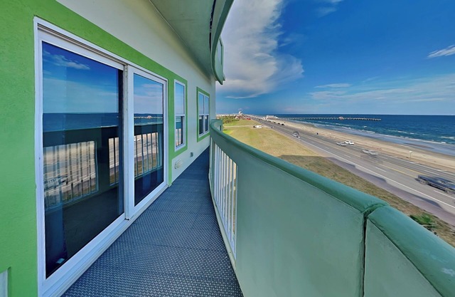 Sea Breeze | Oceanfront, Pool + Hottub