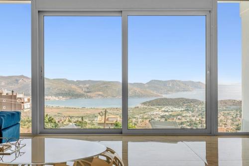 Sea Breeze Retreat with Private Pool