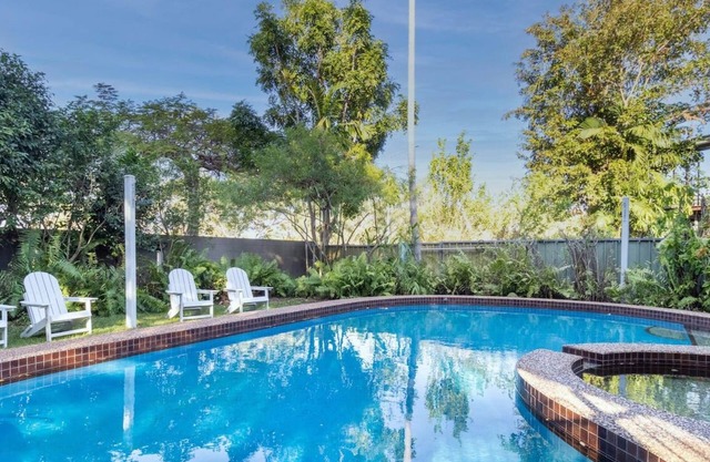 Sea Breezes on the Foreshore | Massive Pool